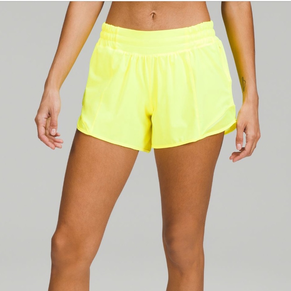 NWT 🍋 Lululemon Electric Lemon Hotty Hot Low Rise Lined Short 2.5” Size 4